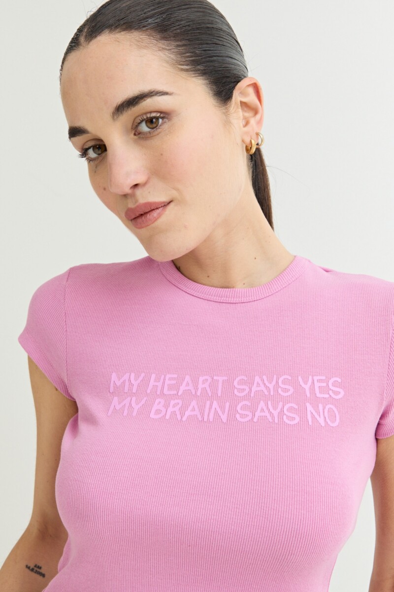 Remera crop top con estampa ROSADO
