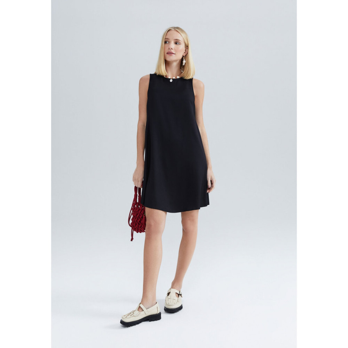 VESTIDO CURTO FEM - NEGRO 
