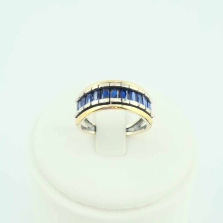 Anillo de Plata 925 con double en Oro 18k y Circonias azules. Anillo de Plata 925 con double en Oro 18k y Circonias azules.
