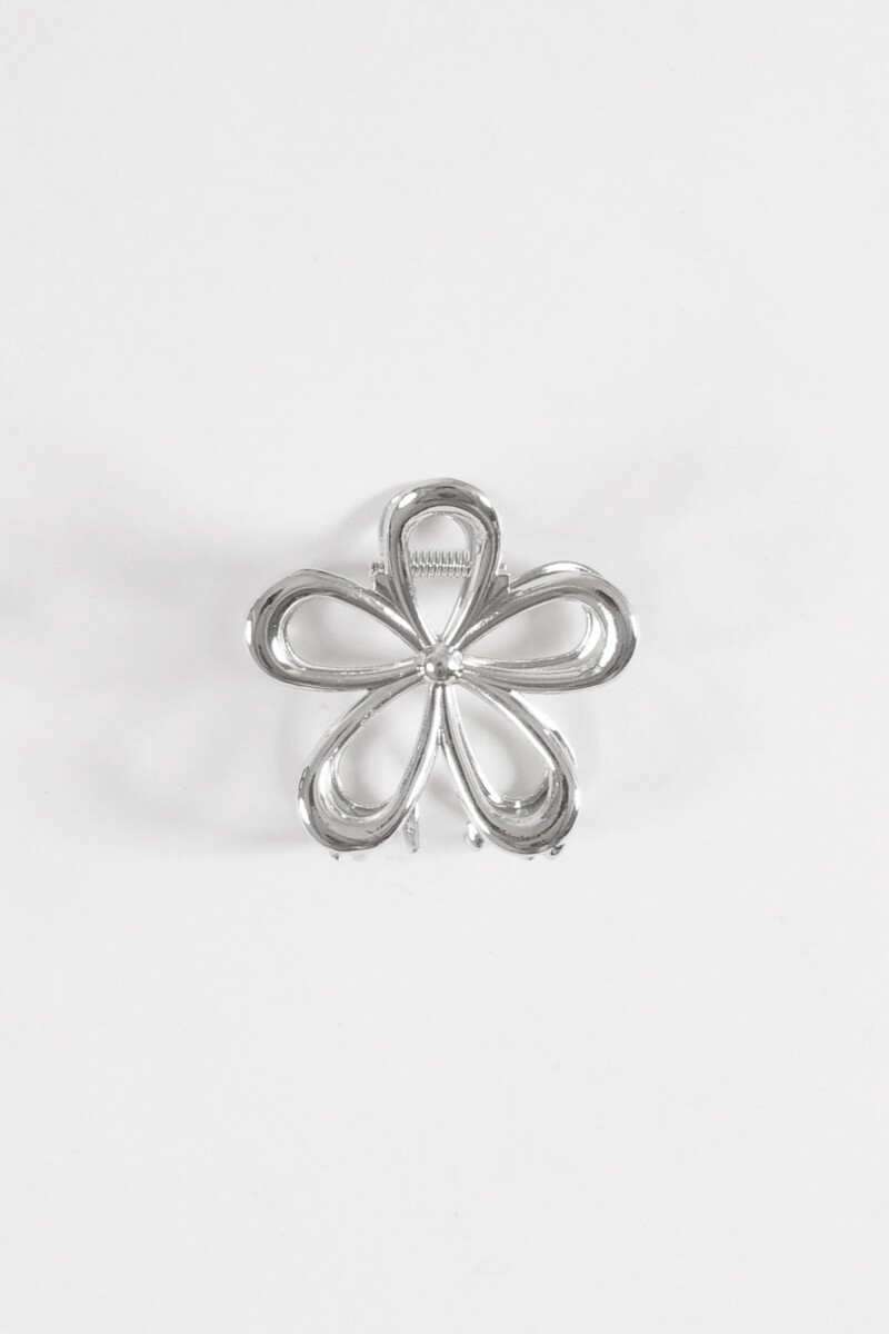 Broche metálico flor plateado