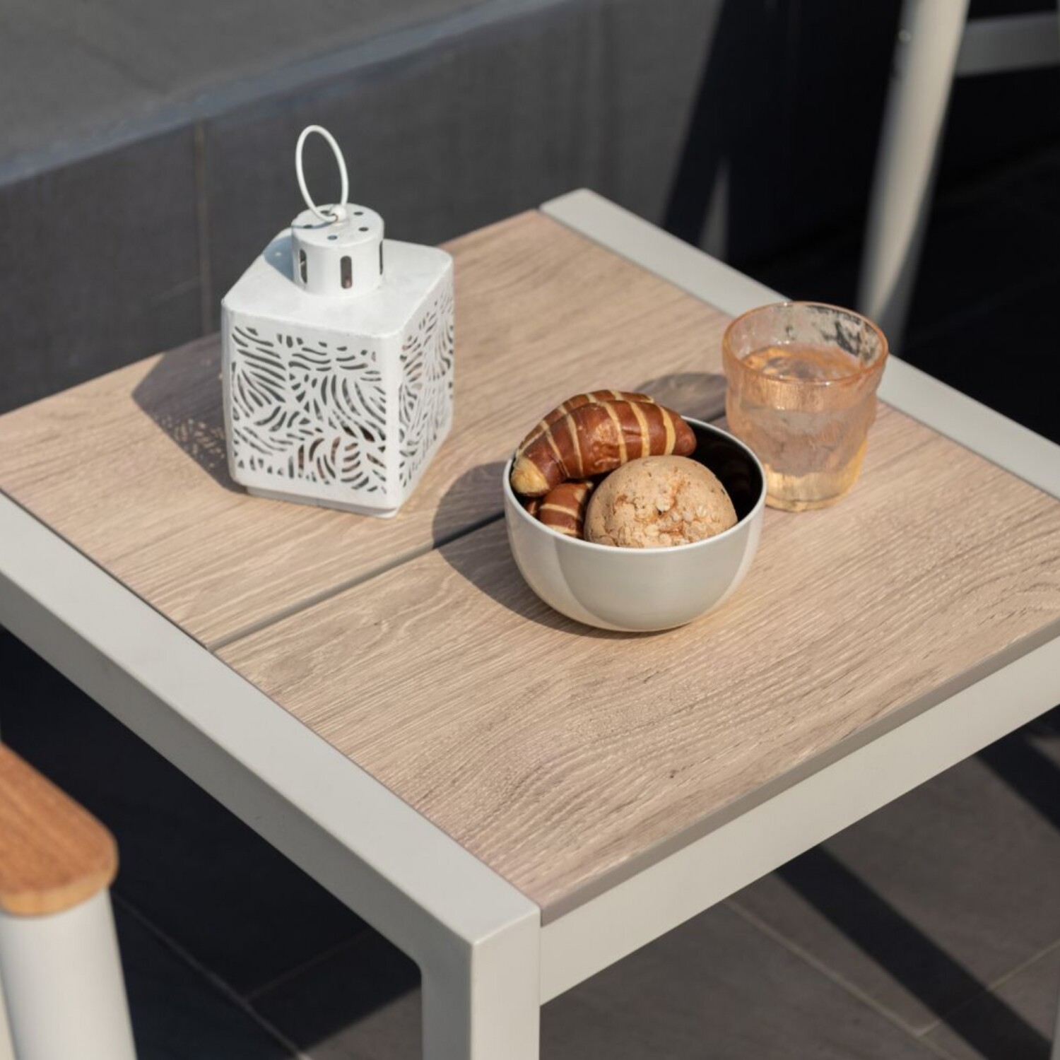 Bec Rustic Mesa auxiliar cuadrada - Urbanite Light de 51x51cm — Rustico Hogar