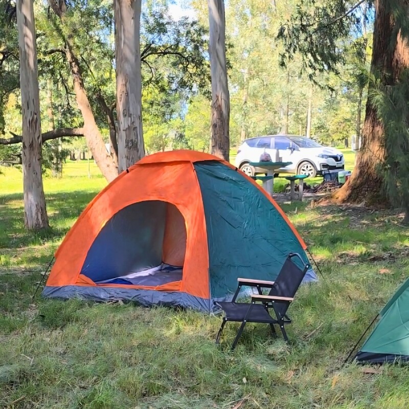 Carpa impermeable 4 Personas + 2 Colchónes inflables + Inflador Carpa impermeable 4 Personas + 2 Colchónes inflables + Inflador
