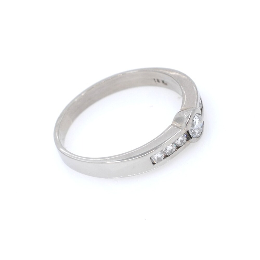 Anillo en oro 18k blanco y brillantes Anillo en oro 18k blanco y brillantes