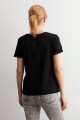 Remera escote a la base negro