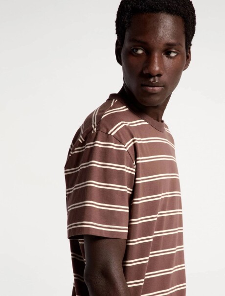 CAMISETA DE ALGODÓN A RAYAS MARRÓN