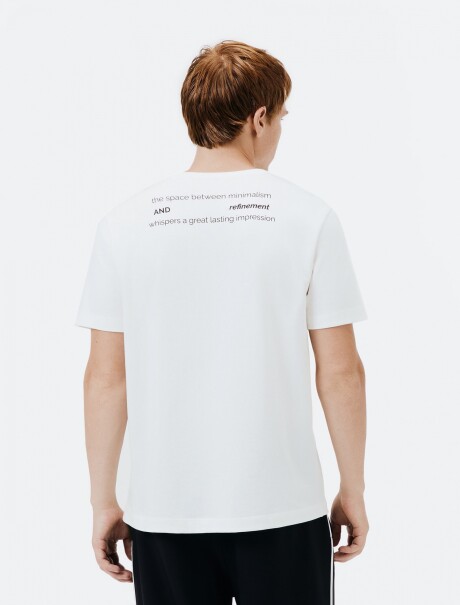 CAMISETA CON ESTAMPADO BLANCO
