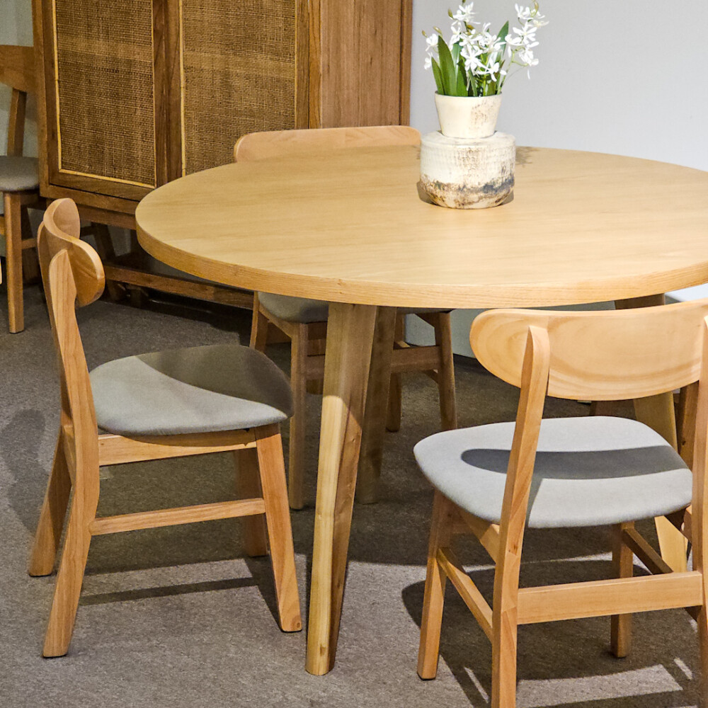 Mesa de comedor redonda Modena -120cm de diámetro, Roble (por pedido) Mesa de comedor redonda Modena -120cm de diámetro, Roble (por pedido)