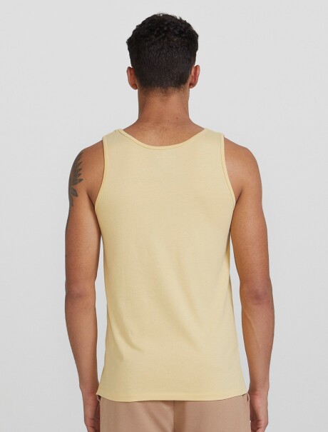 MUSCULOSA BÁSICA MASCULINA MODELO SLIM AMARILLO