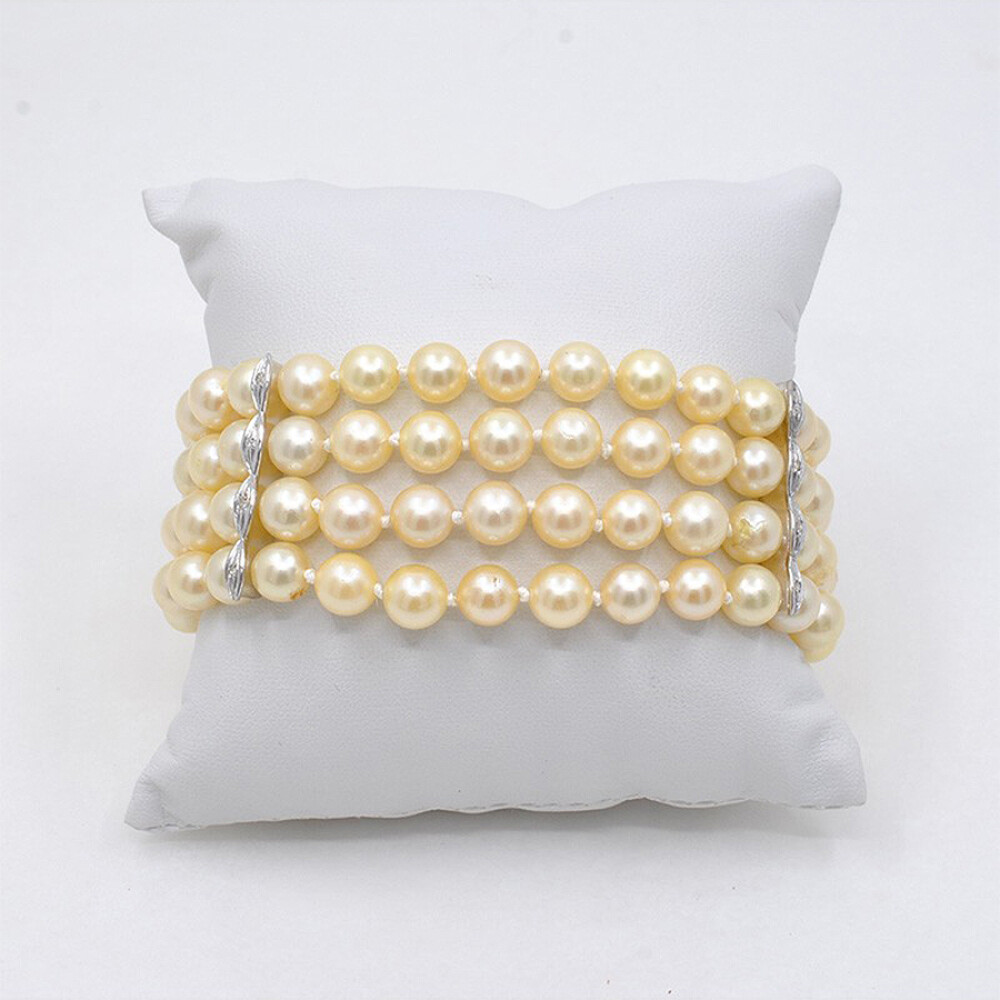 Pulsera Perlas De Cultivo 4 Hilos Con Broche En Oro 18K Blanco, Pasadores, Brillantes Y Esmeraldas. Pulsera Perlas De Cultivo 4 Hilos Con Broche En Oro 18K Blanco, Pasadores, Brillantes Y Esmeraldas.