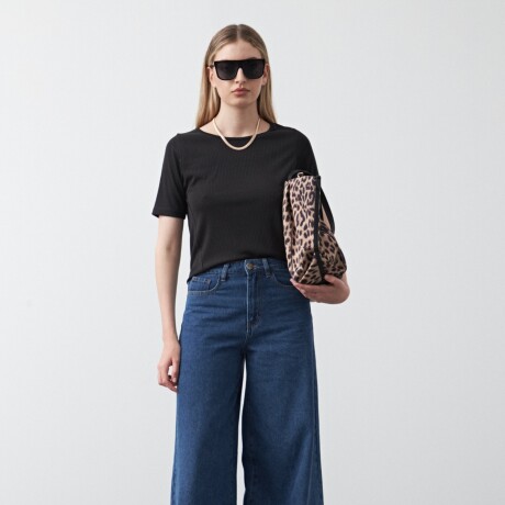 REMERA MIYASAKI Negro