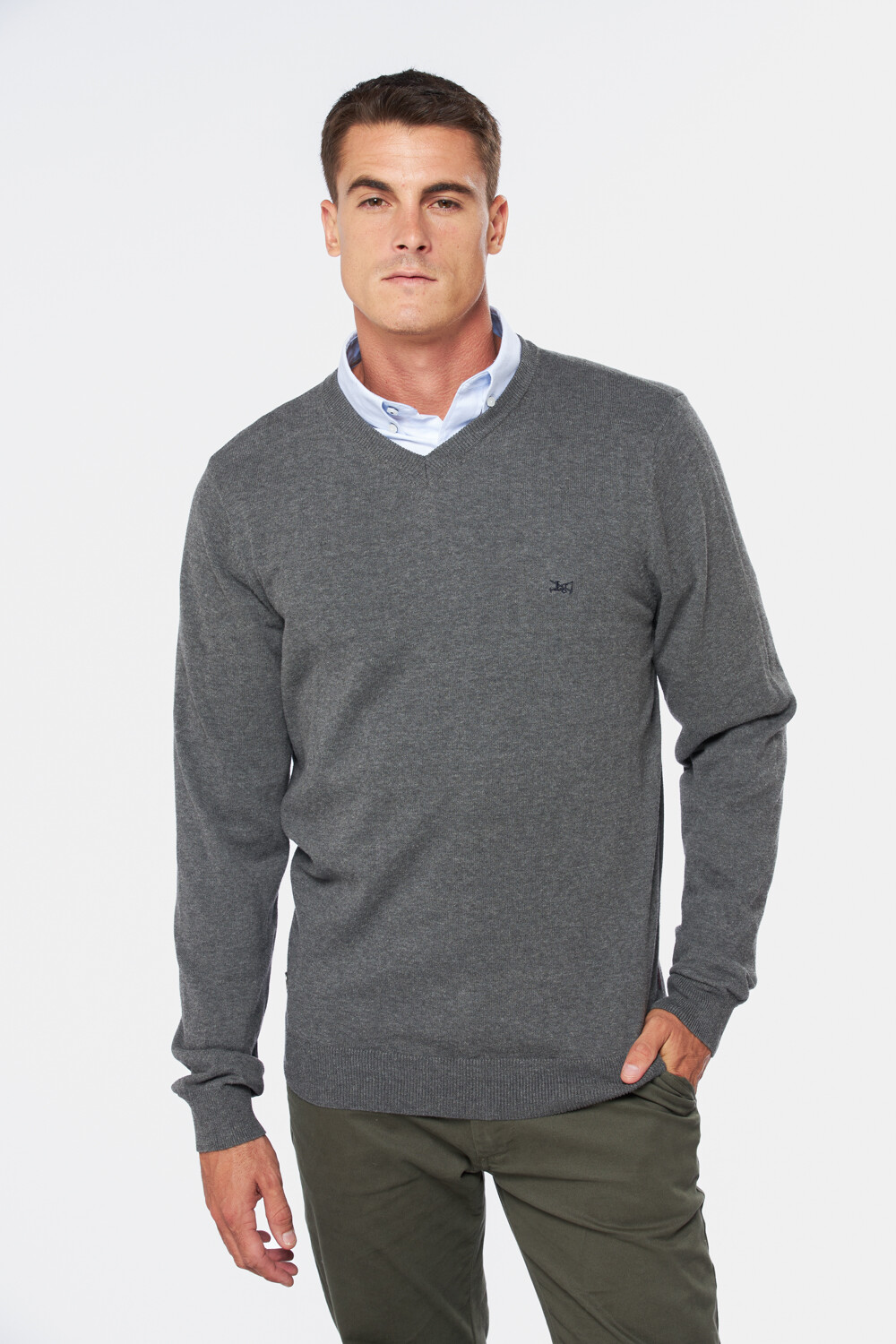 BUZO TEJIDO CUELLO EN V Gris