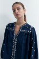 Blusa boho con bordados azul marino