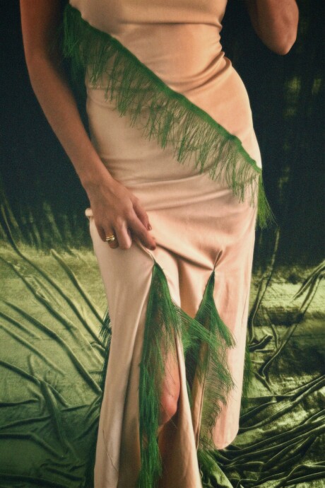 Vestido Arma Mortal Vol2 Beige Con Verde