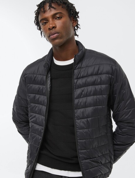 CHAQUETA ACOLCHADA CON DETALLES ACOLCHADOS + BOLSA GUARDAPOLVO NEGRO