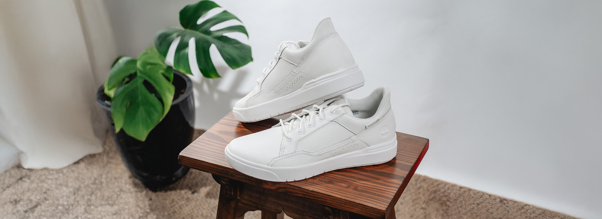 7 Outfits Urbanos que Combinan con Zapatillas Blancas
