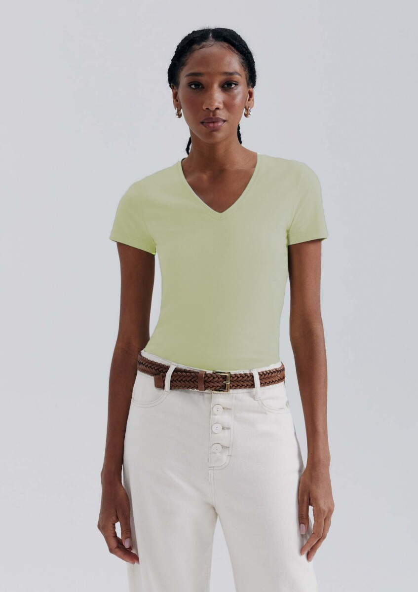 CAMISETA BÁSICA MANGA CORTA CUELLO EN V - VERDE 