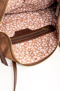 Travel Bag Gamuza Vegana Con Cierre Chocolate