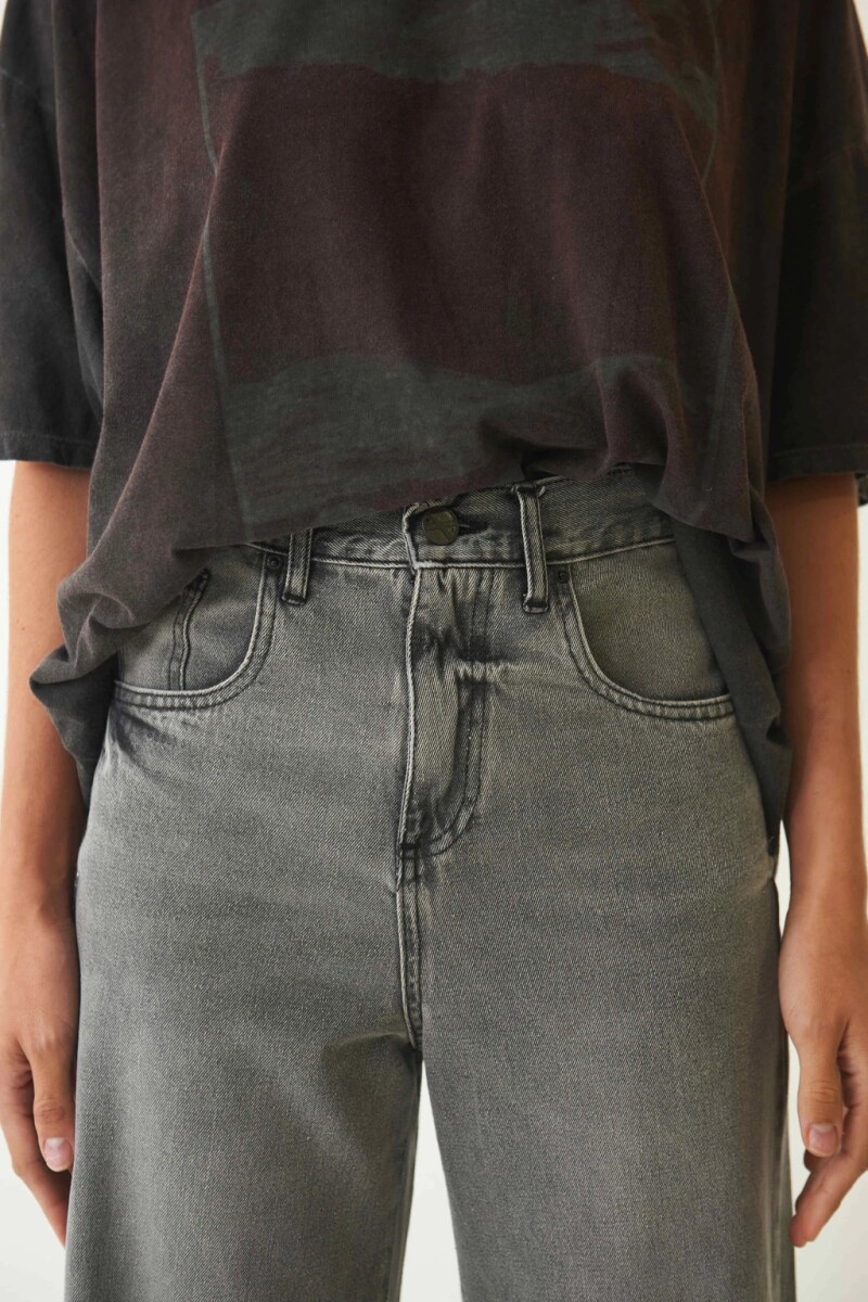 Jean over Baggy Gris