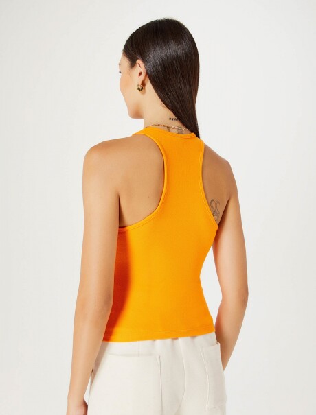 MUSCULOSA BÁSICA TIPO NADADORA NARANJA