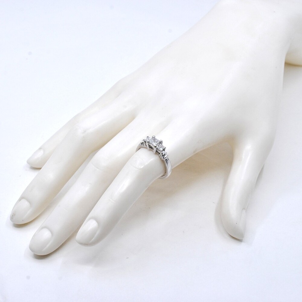 Anillo platino 950 y brillantes tallado princesa Anillo platino 950 y brillantes tallado princesa