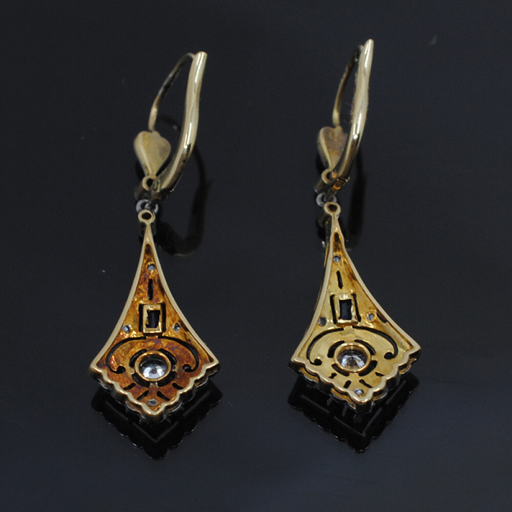 Caravanas antiguas en oro 18k, brillantes , diamantes y zafiros sintéticos Caravanas antiguas en oro 18k, brillantes , diamantes y zafiros sintéticos