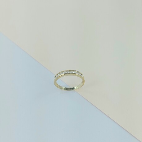 Anillo de oro 9 k con circonias. Medio sin fin. Anillo de oro 9 k con circonias. Medio sin fin.