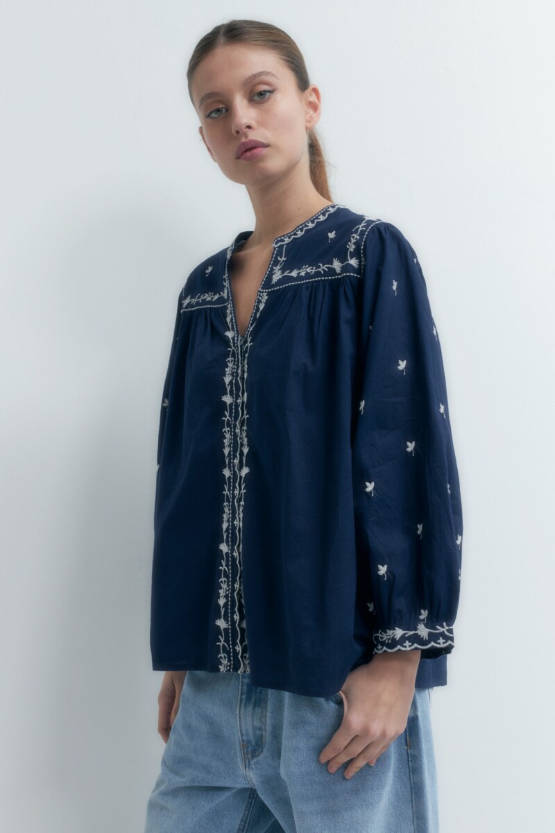 Blusa boho con bordados azul marino