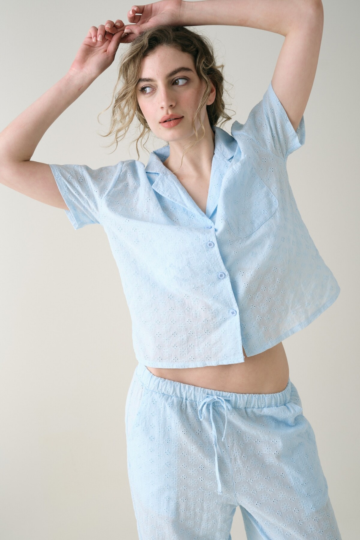 Camisa Manga Corta Broderie Celeste