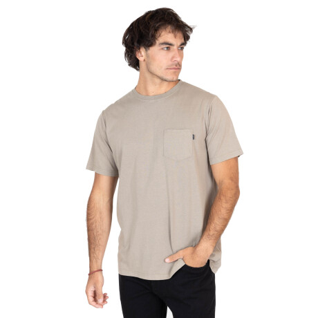 Remera Maui and Sons Pocket Label - Verde Oliva Remera Maui and Sons Pocket Label - Verde Oliva