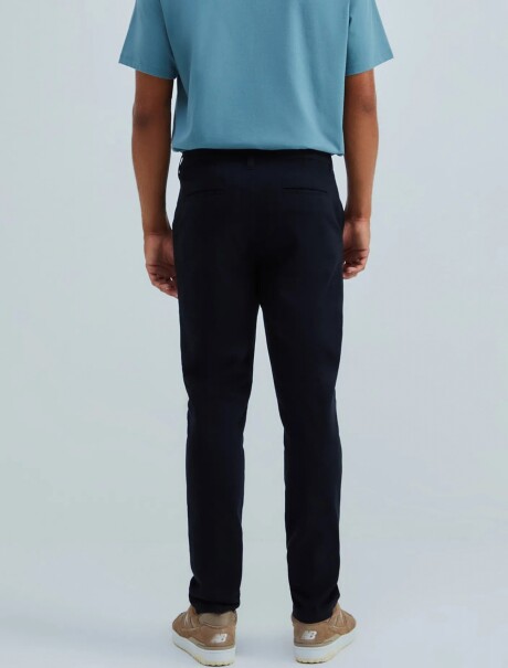 PANTALÓN TIPO GABARDINA MODELO CHINO NEGRO