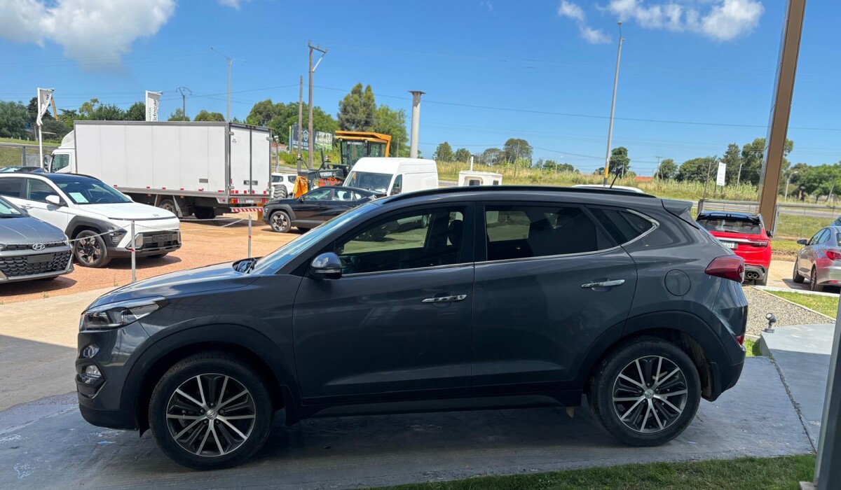 Hyundai Tucson 2,0 GLS Safe AT - 2016 Hyundai Tucson 2,0 GLS Safe AT - 2016