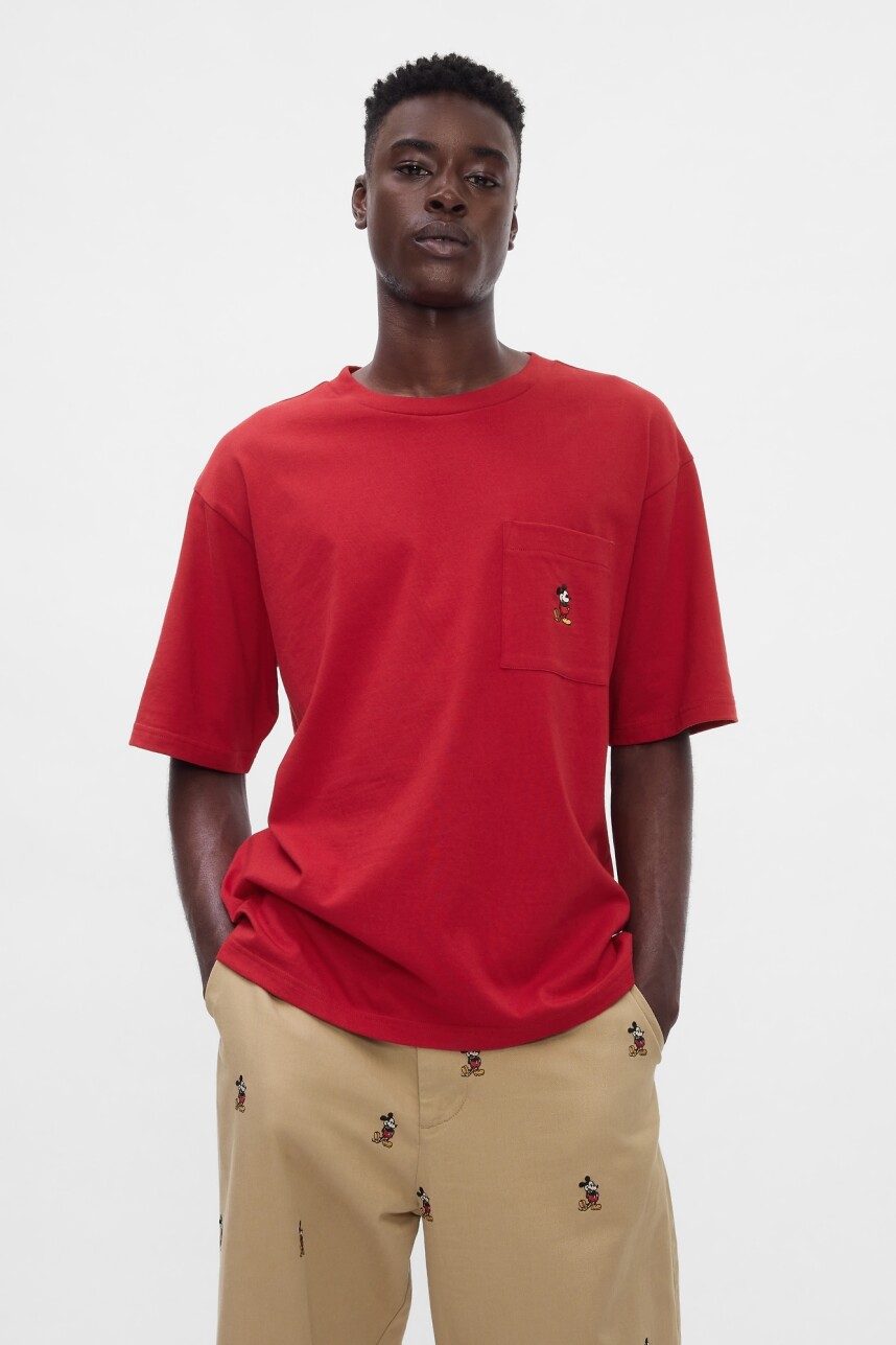 Remera Con Bolsillo Disney Hombre Sled