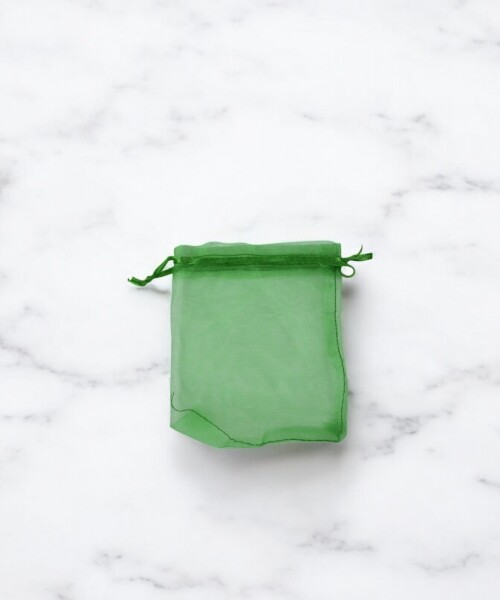 Bolsa organza 8x11 cm. VERDE BENETTON
