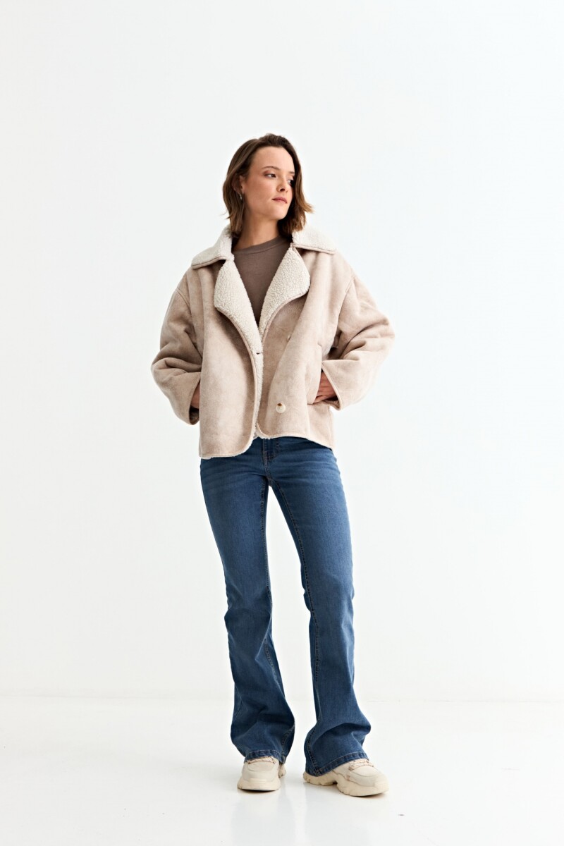 Chaqueta simil gamuza con forro de corderito BEIGE