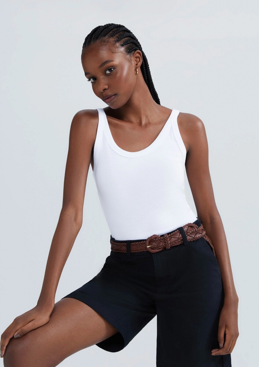 MUSCULOSA BÁSICA EN TELA ACANALADA - BLANCO 