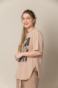 REMERA ANIMO Camel
