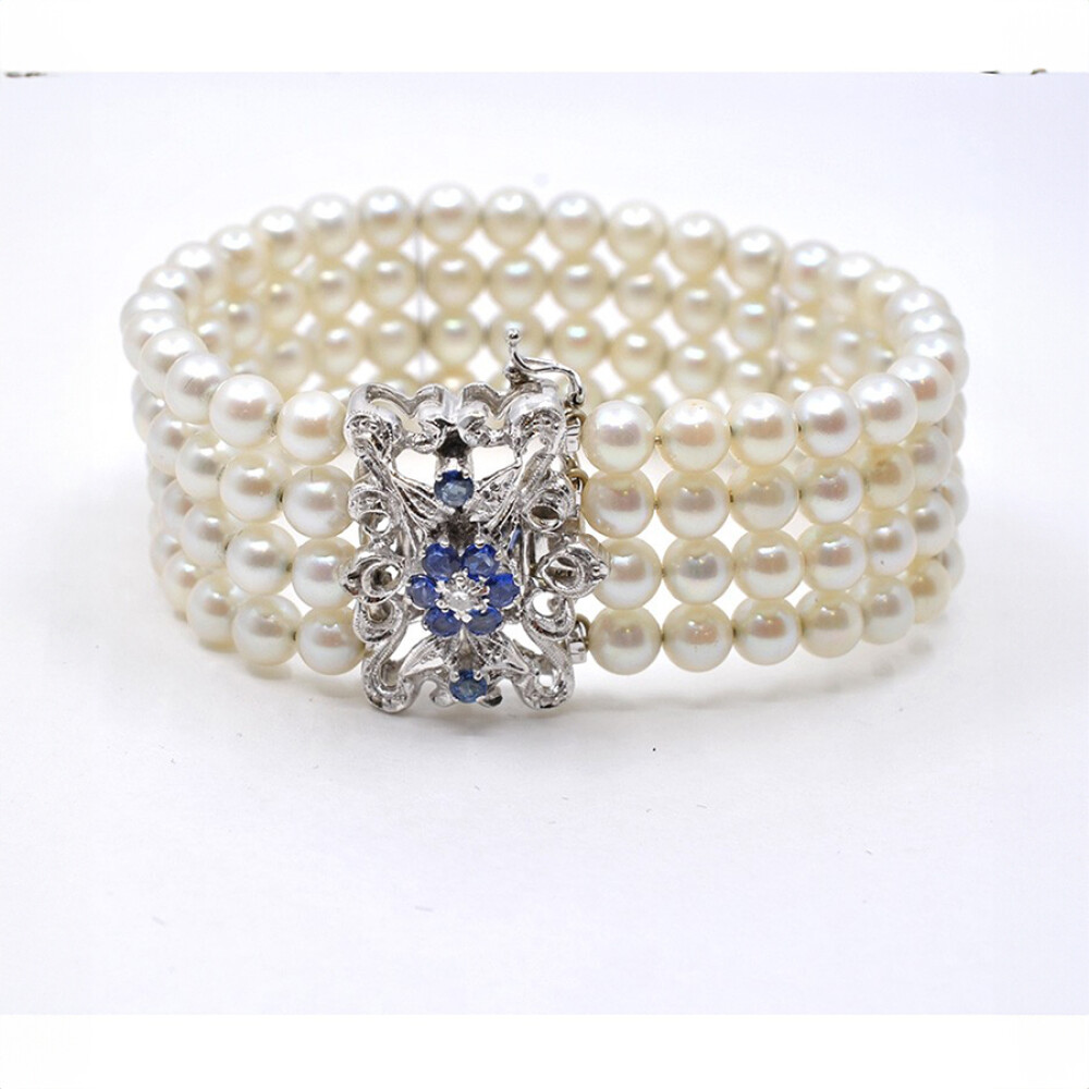 Pulsera 4 Hilos De Perlas 5 A 5.5 Mm, Con Importante Broche En Oro 18 K Zafiros Y Brillantes Pulsera 4 Hilos De Perlas 5 A 5.5 Mm, Con Importante Broche En Oro 18 K Zafiros Y Brillantes