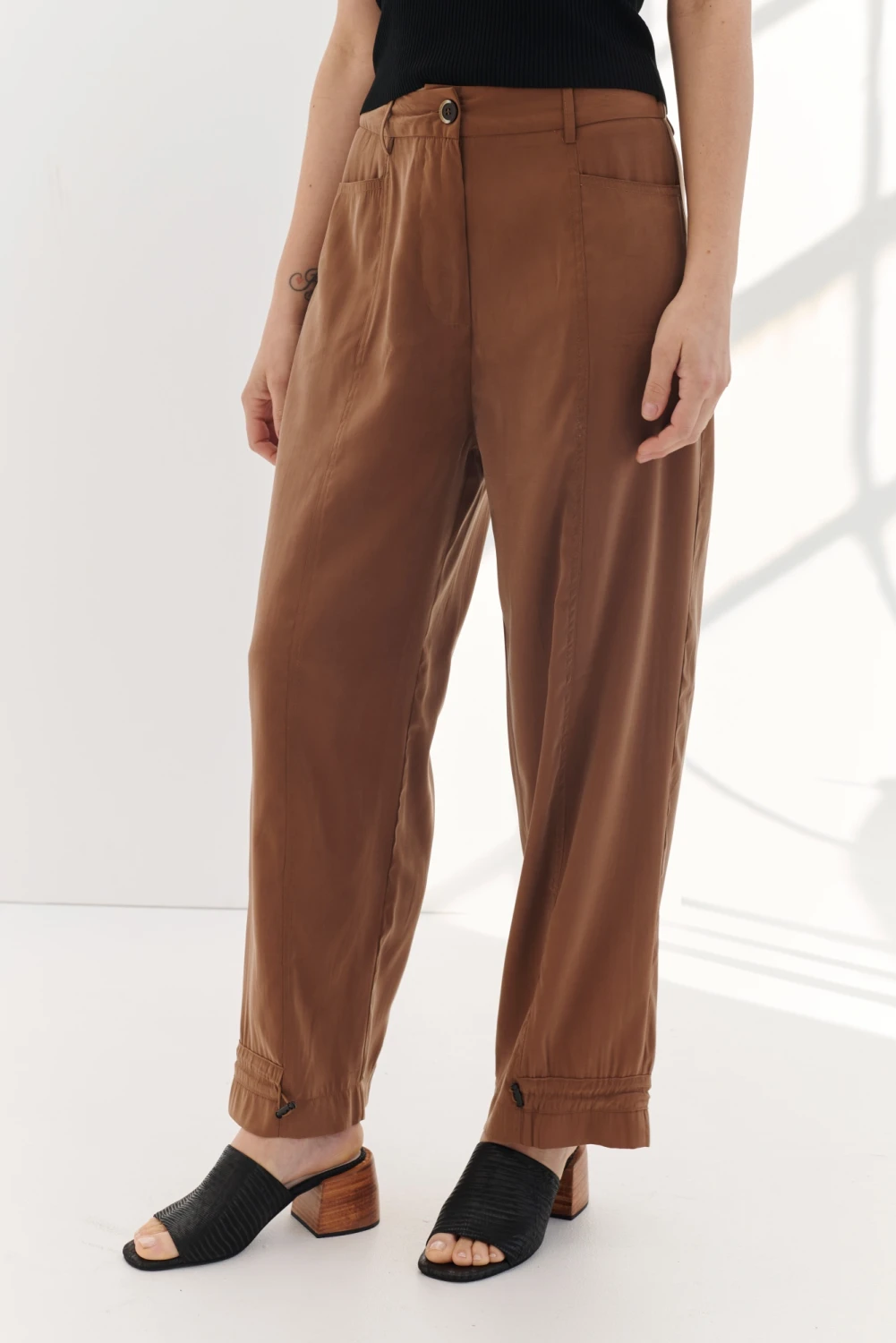 PANTALON ZIP camel 4