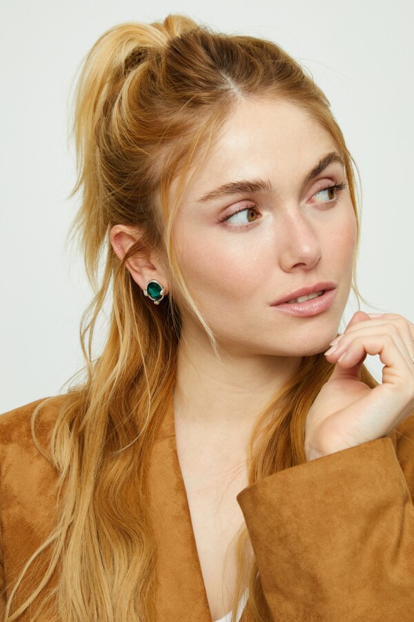 PENDIENTES DE ALEACIÓN DE METALES BAÑADO EN PLATA DE LEY CON CRISTAL FACETADO VERDE Pendiente