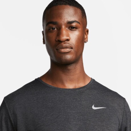 Remera Nike Running Hombre Df Run Dvn Core SS TOP Black S/C