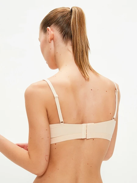 TOP CASSAN NUDE