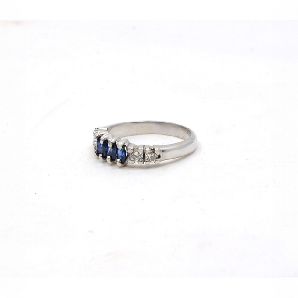 Anillo En Oro 18K Blanco Con Zafiros Y Brillantes Anillo En Oro 18K Blanco Con Zafiros Y Brillantes