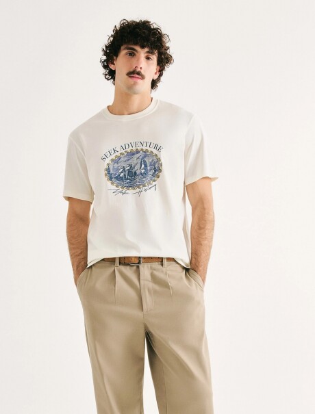 CAMISETA CON ESTAMPA MODELO REGULAR BEIGE