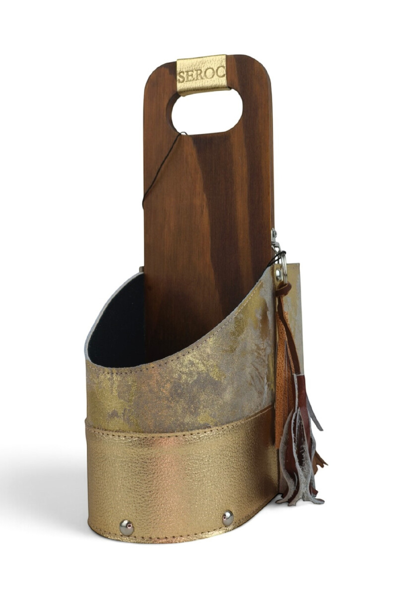 Matera de Cuero con detalles metalizados con Estructura Integral de Madera Dorado