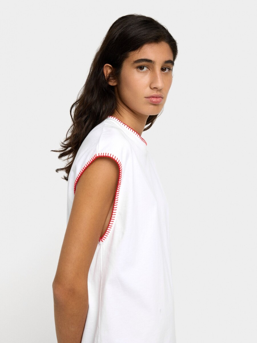 Camiseta Con Bordes Marcados 100% Algodón blanco