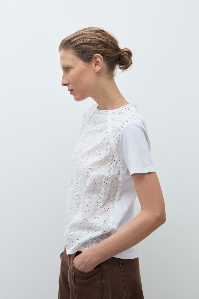 Remera frente broderie blanco