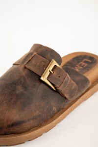 Zueco Cuero Chocolate