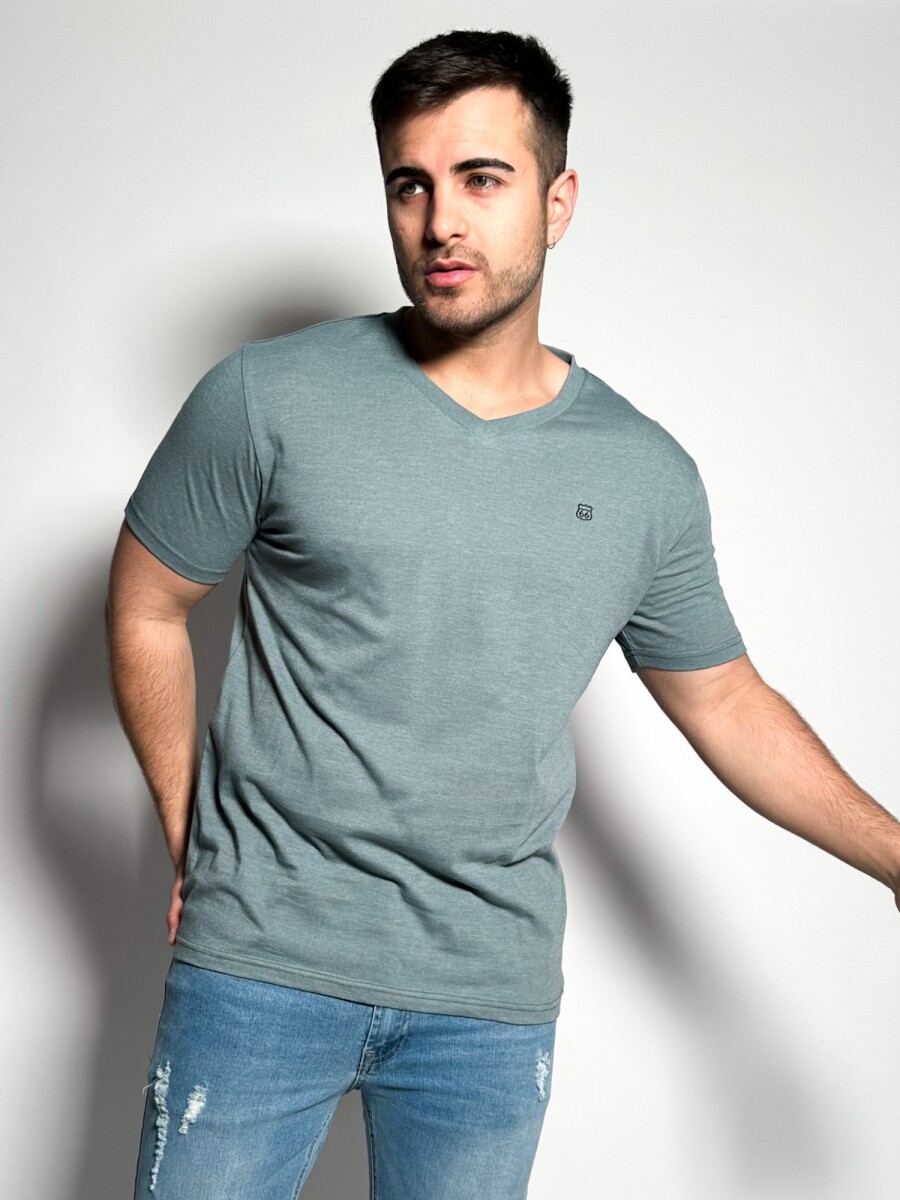 Remera lisa escote V Vex - Pistacho 