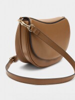 Bolso Bandolera Ovalado Con Solapa camel