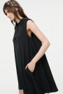 VESTIDO CORTO CON CUELLO Negro